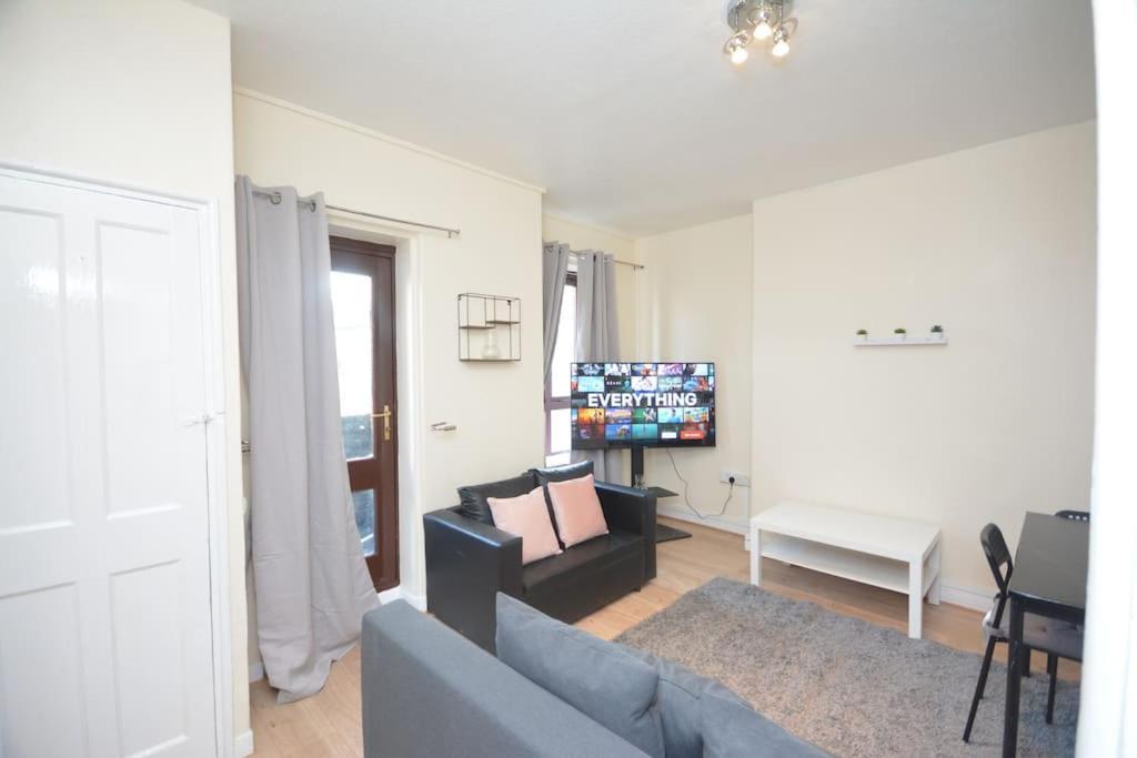 Lovely 4 Bedroom Apartment Close To The City Walking Distance From The Rivere View London Eksteriør billede