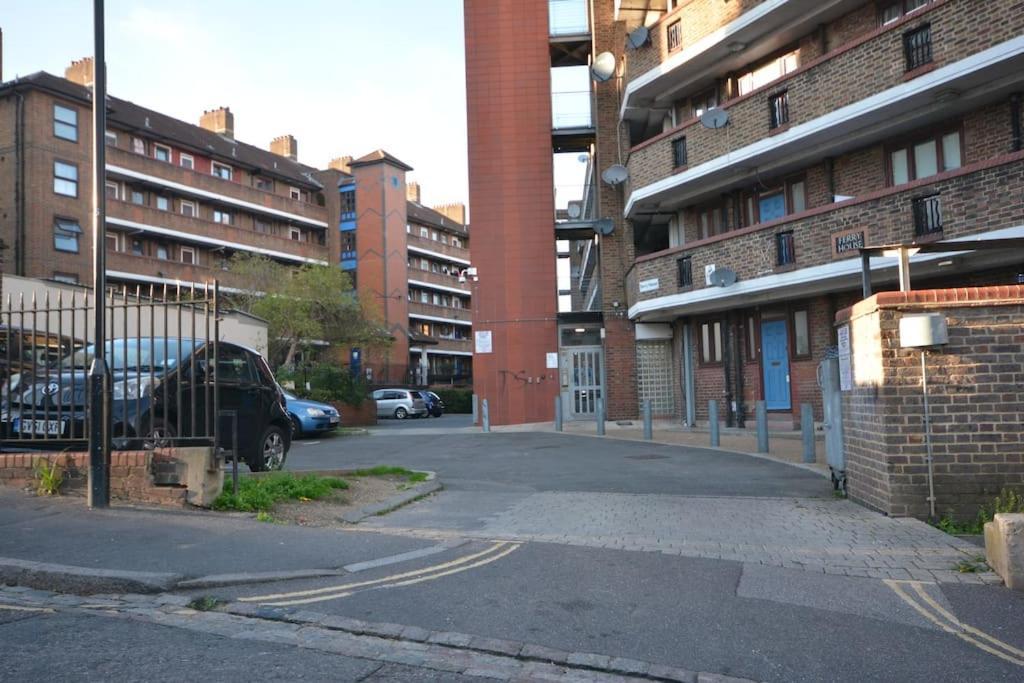 Lovely 4 Bedroom Apartment Close To The City Walking Distance From The Rivere View London Eksteriør billede