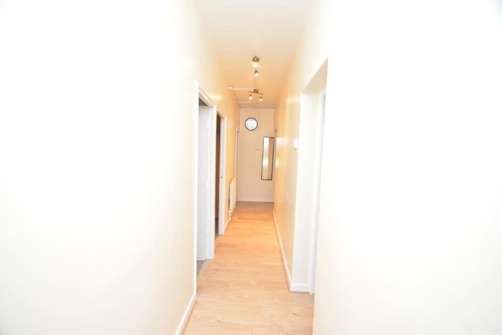 Lovely 4 Bedroom Apartment Close To The City Walking Distance From The Rivere View London Eksteriør billede