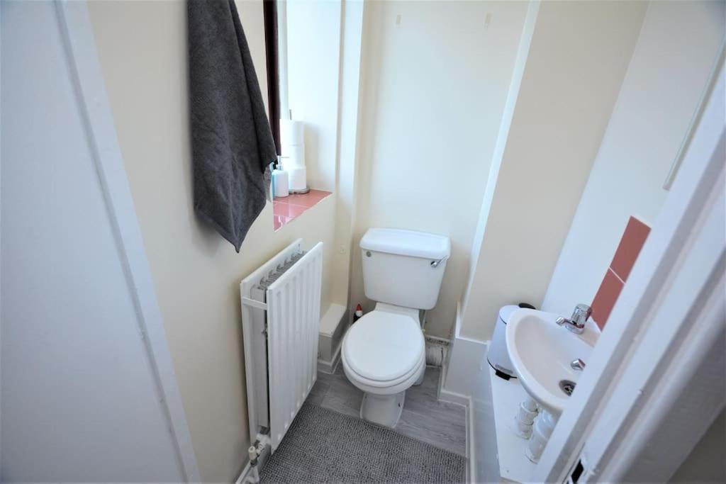 Lovely 4 Bedroom Apartment Close To The City Walking Distance From The Rivere View London Eksteriør billede