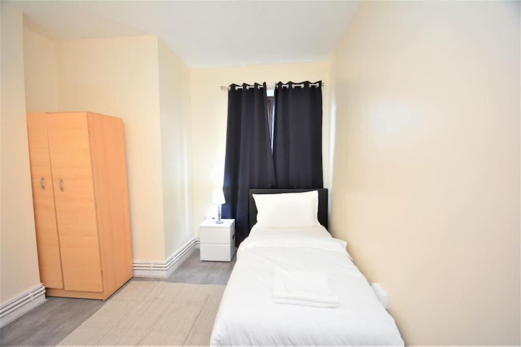 Lovely 4 Bedroom Apartment Close To The City Walking Distance From The Rivere View London Eksteriør billede