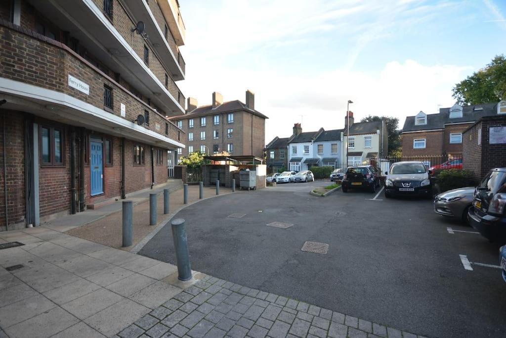 Lovely 4 Bedroom Apartment Close To The City Walking Distance From The Rivere View London Eksteriør billede