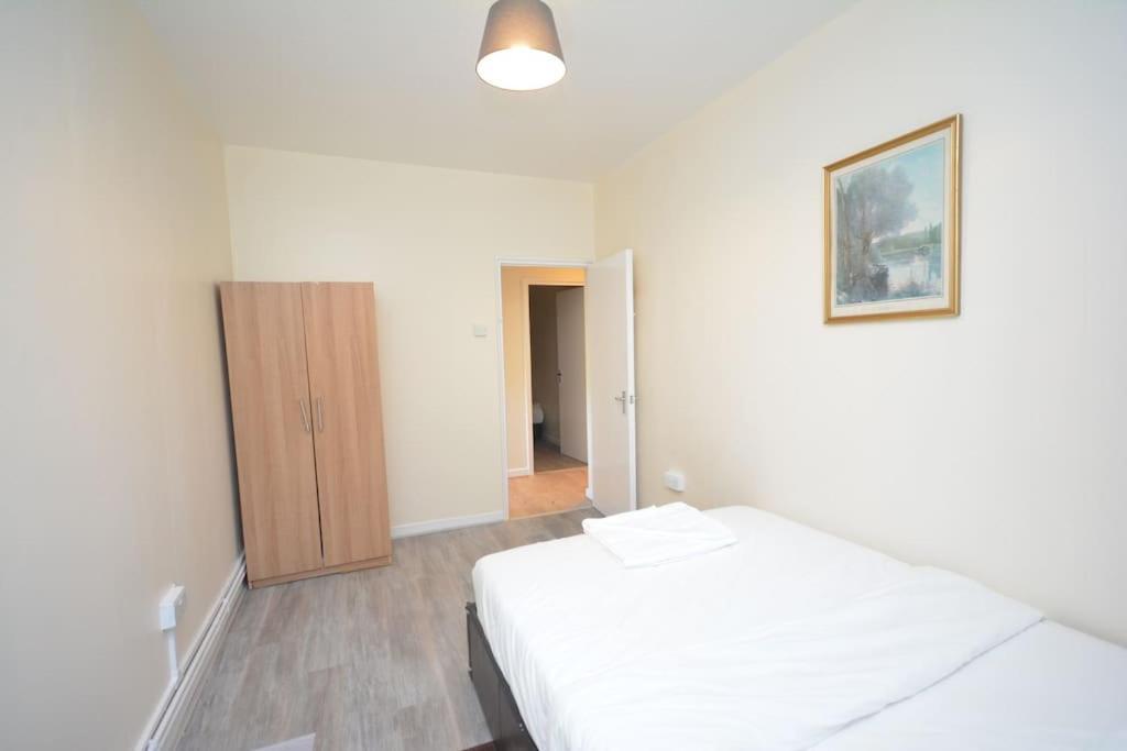 Lovely 4 Bedroom Apartment Close To The City Walking Distance From The Rivere View London Eksteriør billede