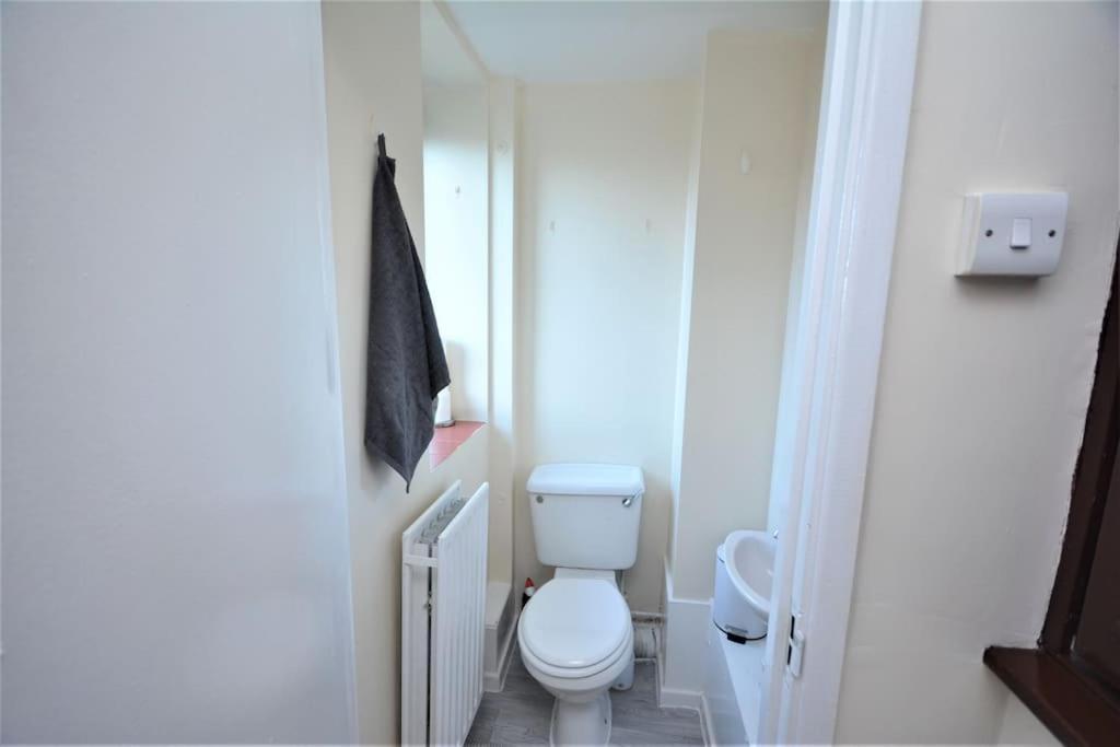 Lovely 4 Bedroom Apartment Close To The City Walking Distance From The Rivere View London Eksteriør billede