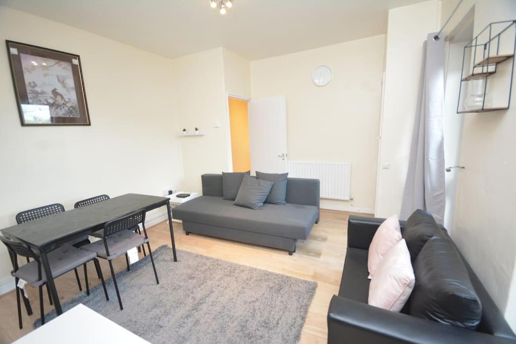 Lovely 4 Bedroom Apartment Close To The City Walking Distance From The Rivere View London Eksteriør billede