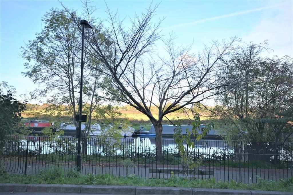 Lovely 4 Bedroom Apartment Close To The City Walking Distance From The Rivere View London Eksteriør billede