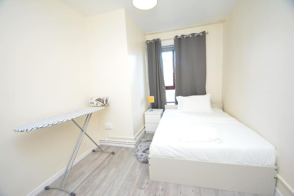 Lovely 4 Bedroom Apartment Close To The City Walking Distance From The Rivere View London Eksteriør billede