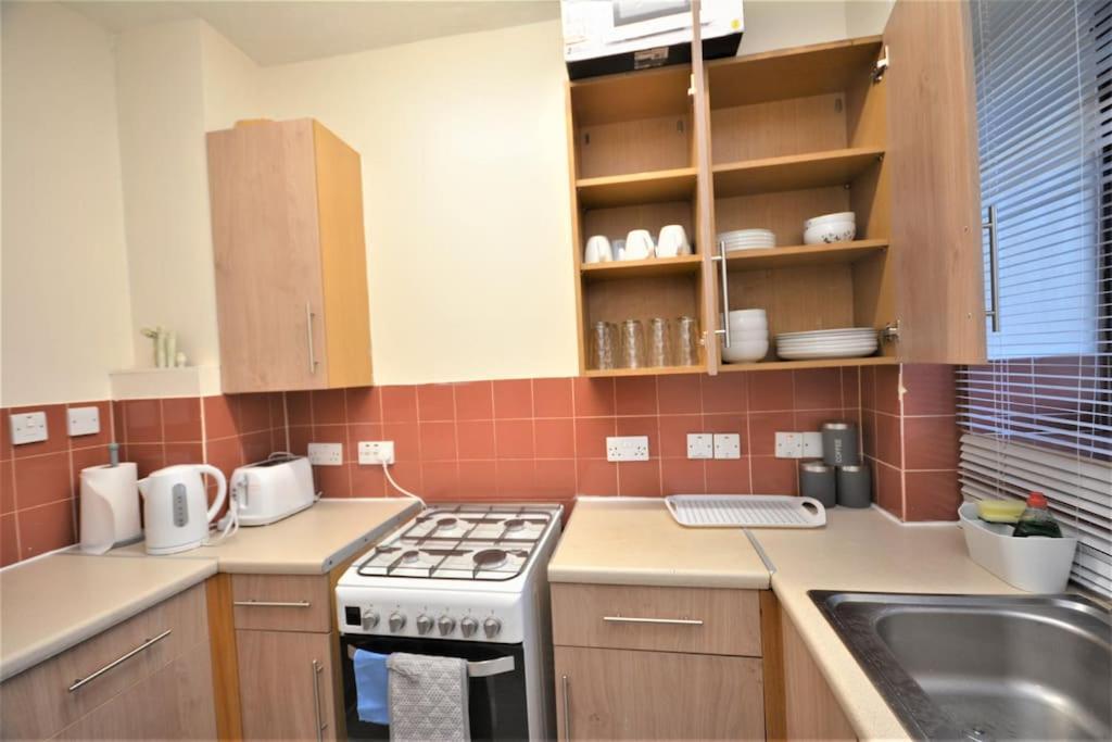 Lovely 4 Bedroom Apartment Close To The City Walking Distance From The Rivere View London Eksteriør billede
