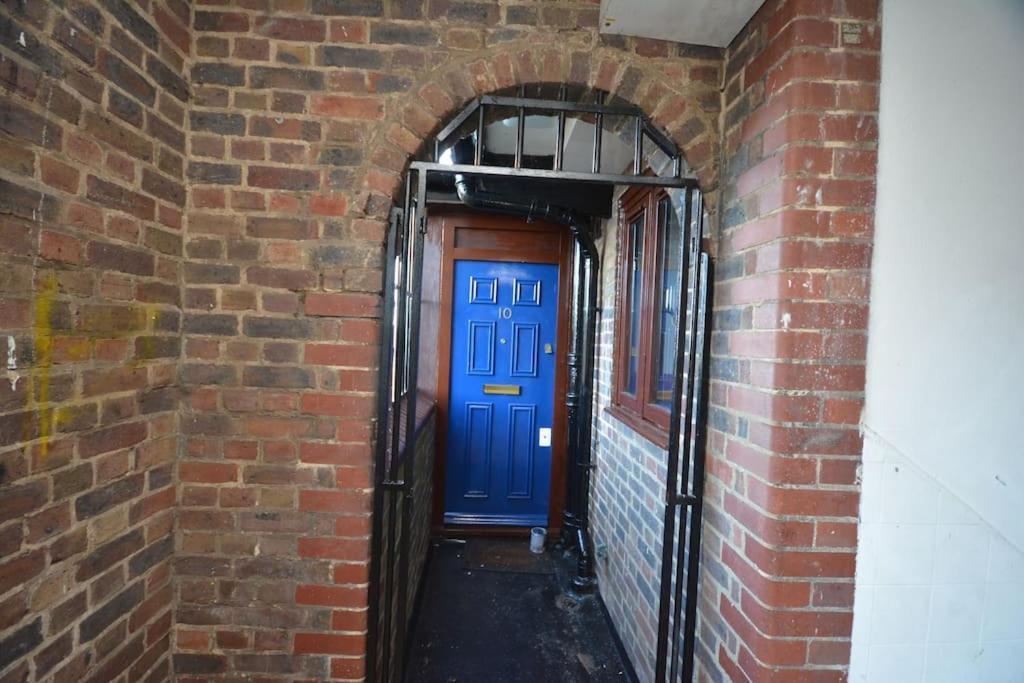 Lovely 4 Bedroom Apartment Close To The City Walking Distance From The Rivere View London Eksteriør billede