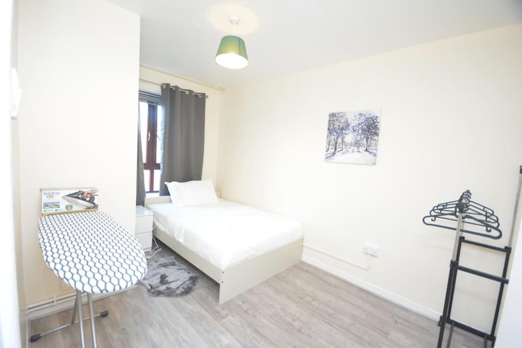 Lovely 4 Bedroom Apartment Close To The City Walking Distance From The Rivere View London Eksteriør billede