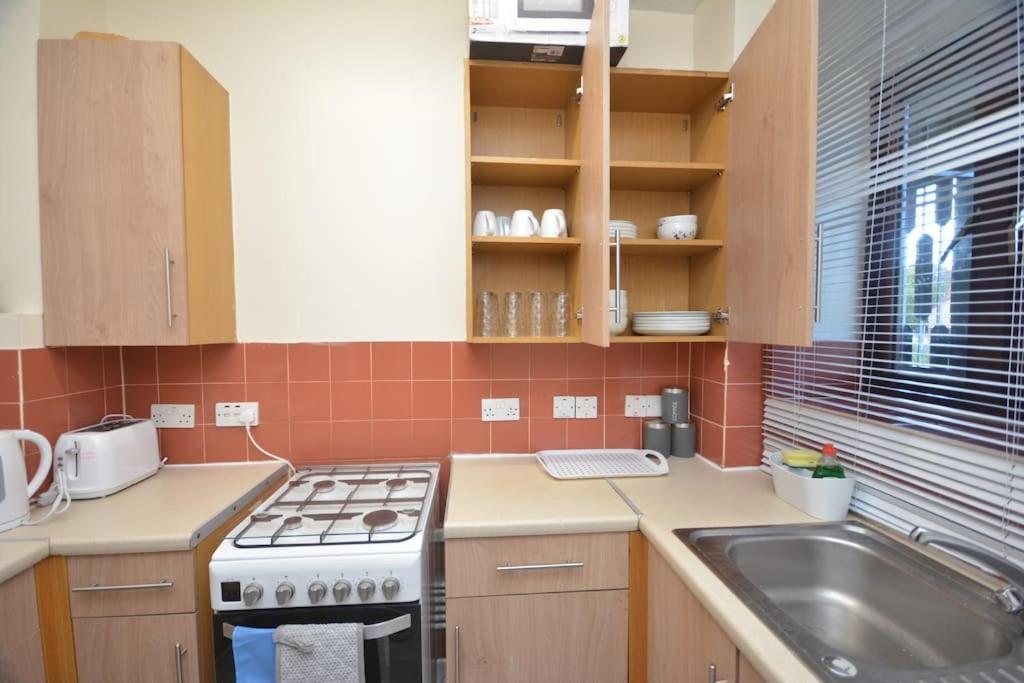 Lovely 4 Bedroom Apartment Close To The City Walking Distance From The Rivere View London Eksteriør billede