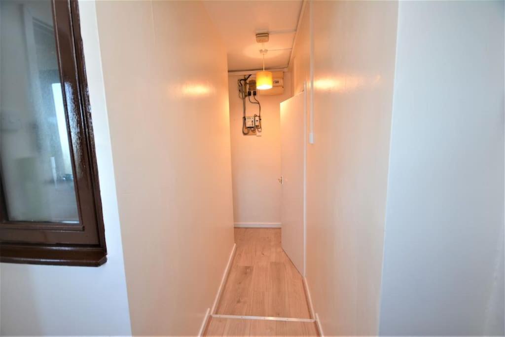 Lovely 4 Bedroom Apartment Close To The City Walking Distance From The Rivere View London Eksteriør billede