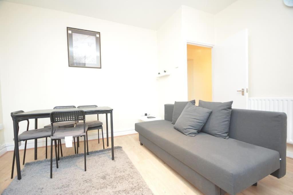 Lovely 4 Bedroom Apartment Close To The City Walking Distance From The Rivere View London Eksteriør billede
