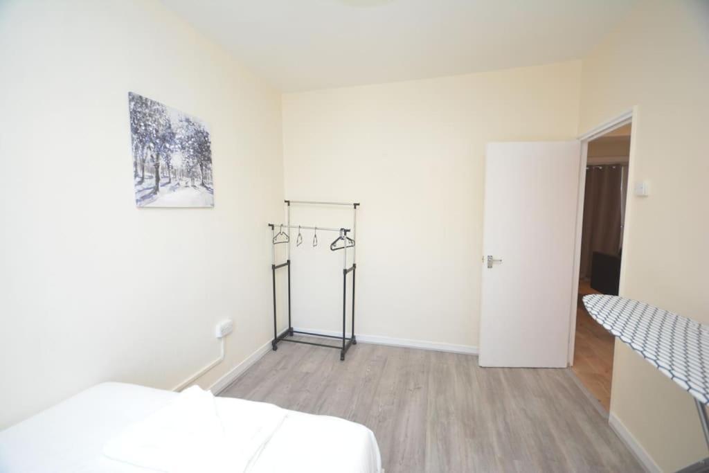 Lovely 4 Bedroom Apartment Close To The City Walking Distance From The Rivere View London Eksteriør billede
